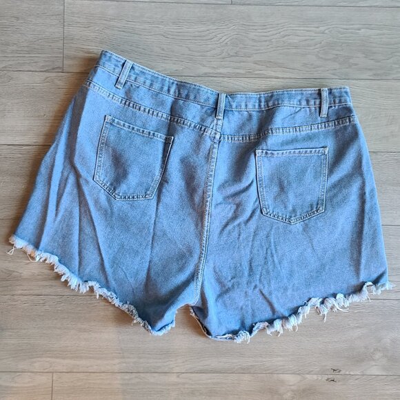 New SHEIN 4x Heart Denim Shorts - Picture 2 of 3